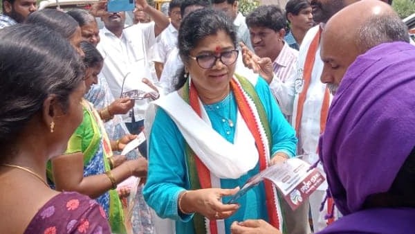  పాల్వాయి స్రవంతికి పెద్ద పరీక్షే; మునుగోడులో మద్దతుకోసం తిప్పలు; అసంతృప్తులు మద్దతిస్తారా?