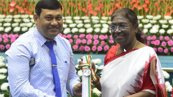 ఆ ఉపాధ్యాయుడి కోసం స్టేజి దిగొచ్చిన రాష్ట్రపతి ముర్ము(వీడియో)