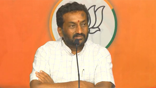 బీఆర్ఎస్ పెట్టుకోండి.. వీఆర్ఎస్ తీసుకోండి.. మాకేం అభ్యంతరం లేదు కేసీఆర్: రఘునందన్ రావు సెటైర్లు!!