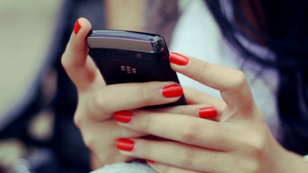  దారుణం: ఫోన్ లో మాట్లాడుతుందని మందలించిన భర్త.. గొంతు నులిమి చంపిన భార్య