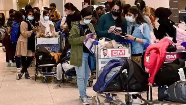  ఉక్రెయిన్ నుంచి తిరిగొచ్చిన విద్యార్థులకు షాక్: వసతి కల్పించలేమని సుప్రీంకు కేంద్రం 