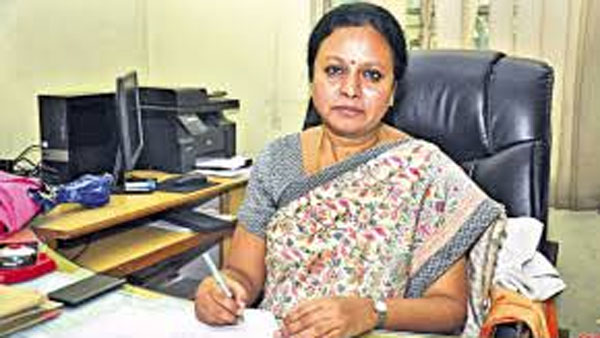 షేక్ పేట మాజీ తహశీల్దార్ సుజాత మృతి.. గుండెపోటుతోనే..