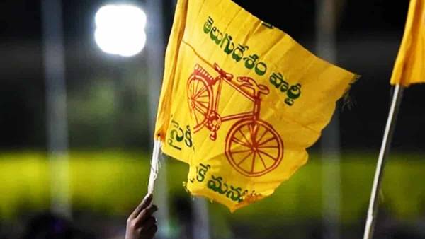తెలుగుదేశం పార్టీలో ఈ జిల్లా నేతల రాజకీయమే వేరబ్బా!!