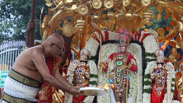 శ్రీవారి కోసం చెన్నై గొడుగులు