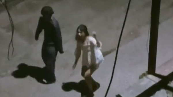 Viral Video: రోడ్డుపై అర్ధరాత్రి.. ఇదేం పని.. వీడియో వైరల్..