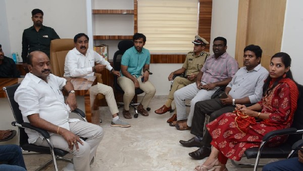 ముఖ్యమంత్రి పర్యటన నేపధ్యంలో ఏర్పాట్లను పరిశీలిస్తున్న మంత్రి ఎర్రబెల్లి దయాకర్ రావు