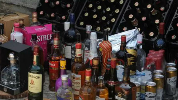 Chennai: లిక్కర్ ఎఫెక్ట్, పోలీసు ఔట్ పోస్ట్ ద్వంసం చేసిన తాగుబోతులు, ఎందుకంటే ?, సీసీటీవీల్లో !  