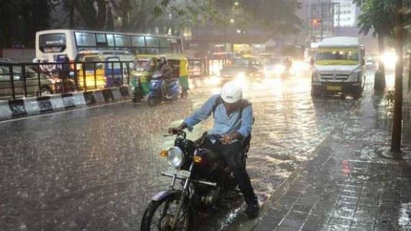 IT Hub: ఐటీ కంపెనీలు జంప్ జిలాని ?, చర్చలకు సీఎం, వాన దెబ్బకు ఐటీకి వందల కోట్లు నష్టం ! 