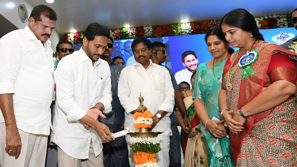 సీనియారిటీలో సీఎం జ‌గ‌న్‌కు ఉపయోగపడ్డ మంత్రి బొత్స!!