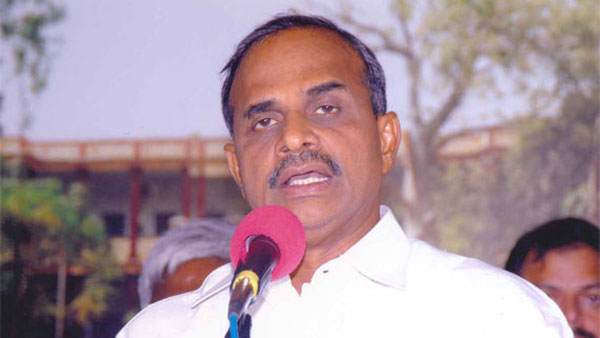 YSR: పేదల ఇంట్లో దేవుడిగా - పూజా మందిరంలో ఫొటోలు: ఏకైక నేతగా..!!