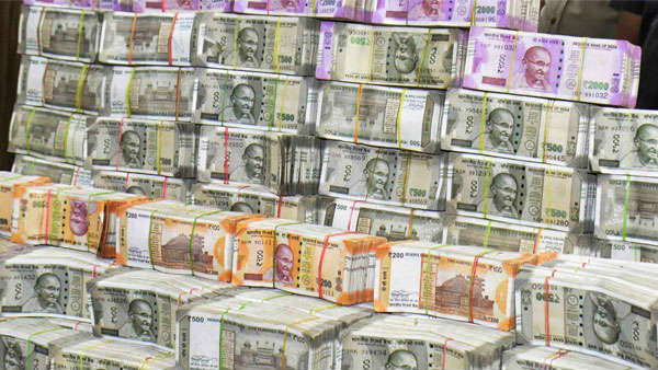 Munugode bypoll: hyderabad police seized 1 crore cash from a car Munugode bypoll: hyderabad police seized 1 crore cash from a car