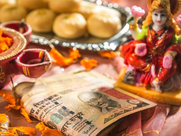 దీపావళి లక్ష్మీ పూజకు వీటిని సిద్ధం చేసుకోండి