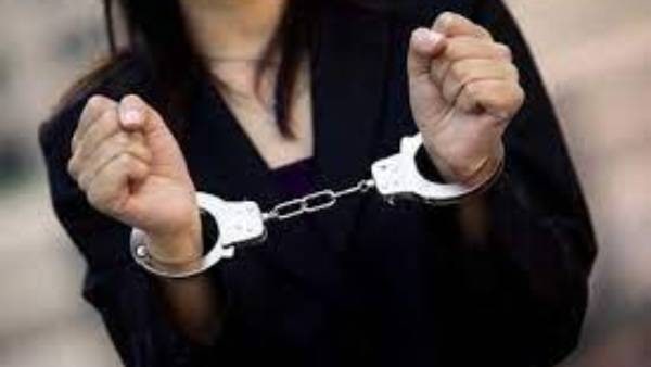 అమ్మాయిని విచారణ చేస్తున్నారు