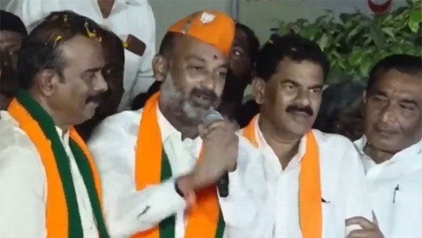 మునుగోడు ఎన్నికలంటే కేసీఆర్ కు వణుకు