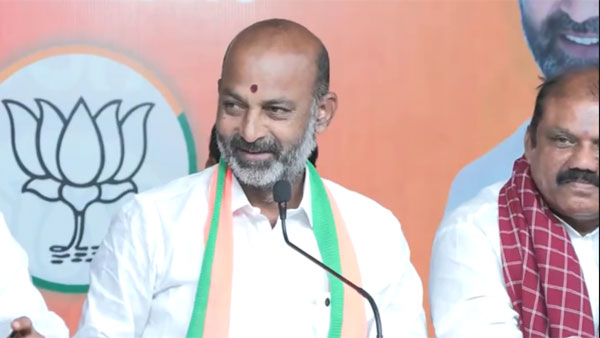 మునుగోడు ఓటర్లకు ఓటుకు 40 వేలు పంచేందుకు రెడీ అయిన టీఆర్ఎస్: బండి సంజయ్