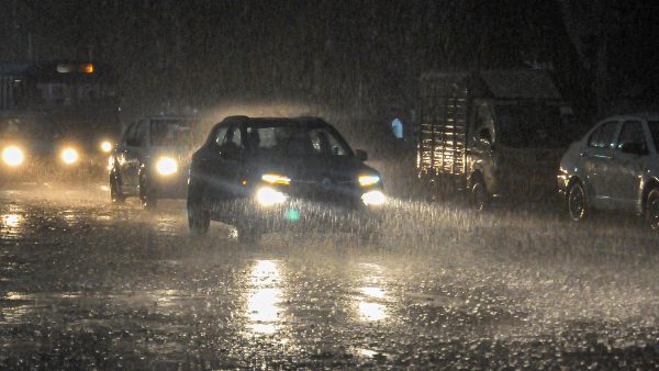 మెట్రోరైలు కాంపౌండ్ గొడ కుప్పకూలిపోయింది