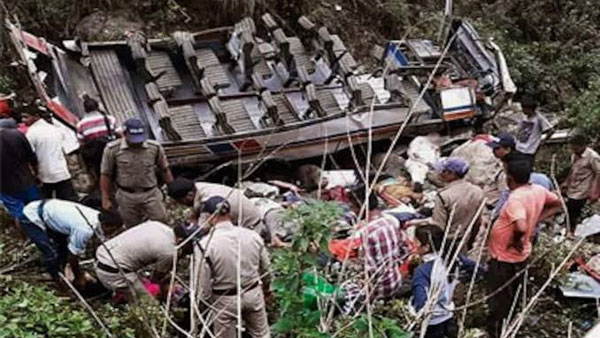 bus falls into gorge in uttarakhand- 32 dead and 20 severely injured bus falls into gorge in uttarakhand- 32 dead and 20 severely injured