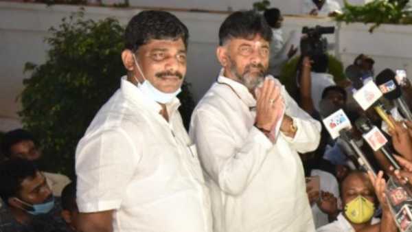 ఈడీ ముందు హాజరైన డీకే బ్రదర్స్
