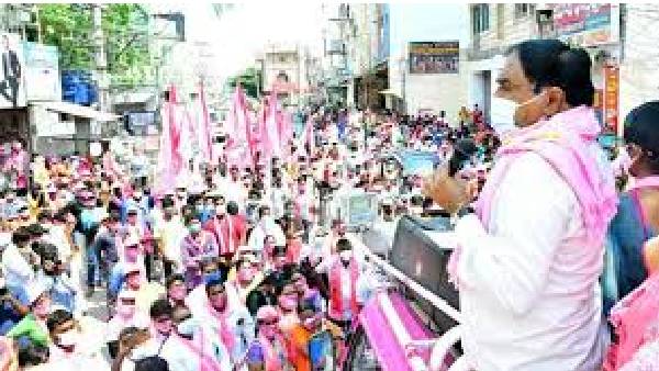 ఫోటోలు దిగిన అభిమానం ఉంటుందని మంత్రి కొత్త ఐడియా