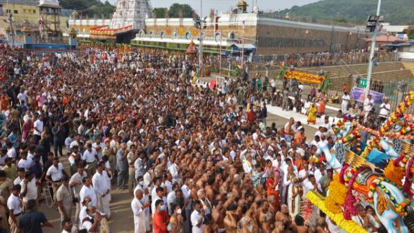 తిరుమాడ వీథులలో