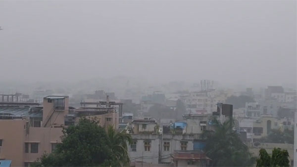 heavy rain lashes in hyderabad and other places in the state heavy rain lashes in hyderabad and other places in the state