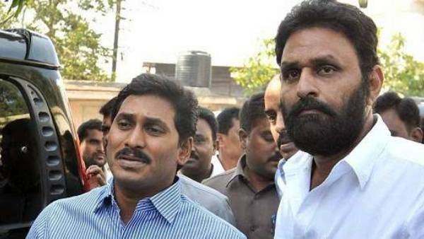 స్పందించాలంటూ కొడాలి నానిపై తీవ్రస్థాయిలో ఒత్తిడి?