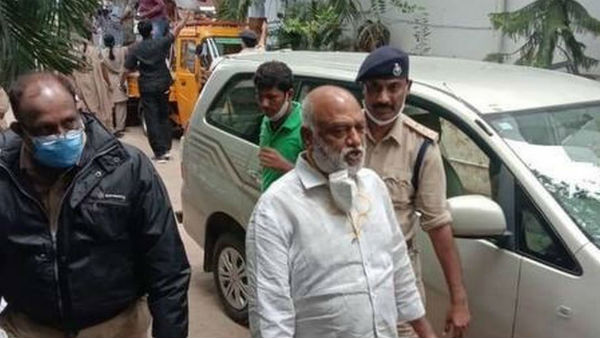 వైసీపీ ఫిర్యాదుతో జేసీ ప్రభాకర్ రెడ్డి, ఆయన అనుచరులపై కేసులు