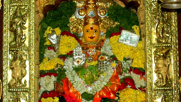 మూల నక్షత్రం నాడు..సరస్వతి దేవీ రూపంలో