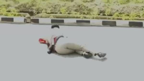 a woman cop fell down in the cm kcr convoy a woman cop fell down in the cm kcr convoy