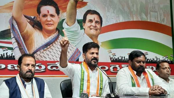 ఓటర్లను ప్రలోభాలకు గురి చేస్తున్న నేతలు