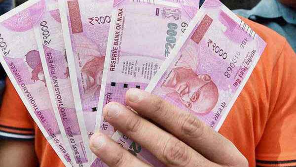 డబ్బులు ఆ దిశలో పెడితే మంచిది కాదు