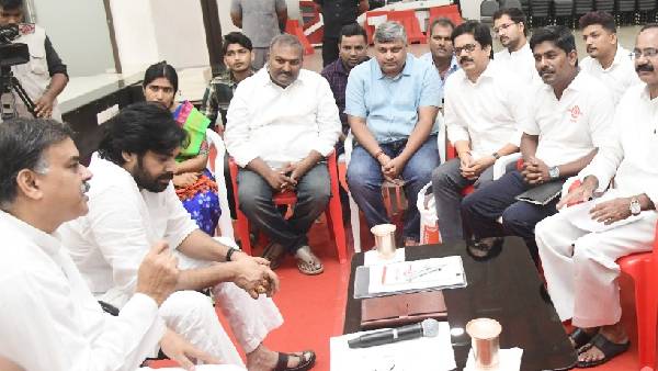 pawan kalyan meeting with janasena party leaders pawan kalyan meeting with janasena party leaders