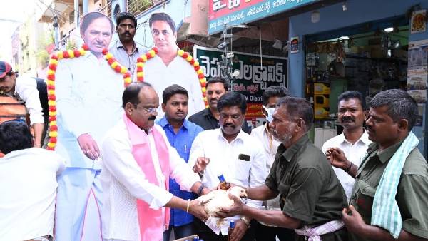 200 మండి పేద హమాలీలకు ఒక కోడి, క్వార్టర్ విస్కీ బాటిల్ పంపిణీ