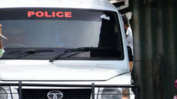 పోలీసుల చేతులు మారిన కేసు