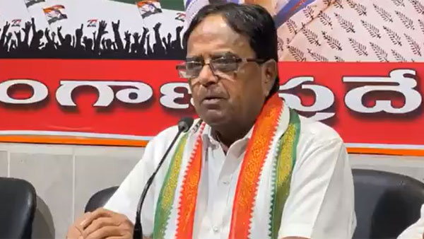 దోపిడీ చేసి దేవుళ్ళ దగ్గర ప్రాయశ్చిత్తం చేసుకుంటున్నాడు కేసీఆర్