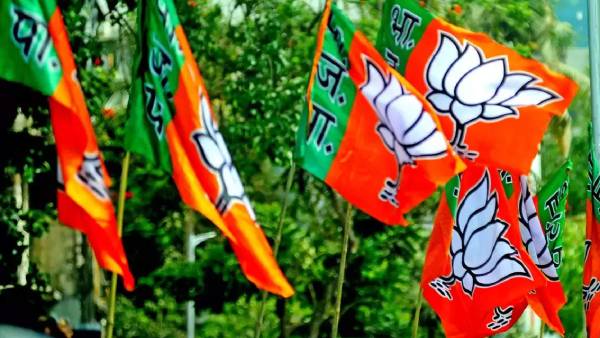 తెలంగాణ రాజకీయల్లో ఏం జరుగుతోంది. అన్నీ ఆసక్తికర పరిణామాలే