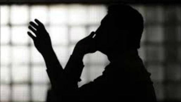 కులం తక్కువ వాడు అని ?