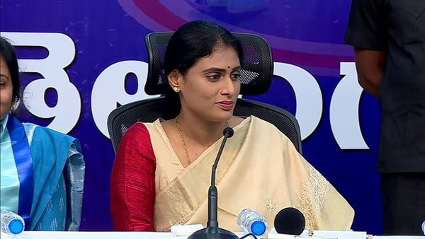 సీబీఐ రాష్ట్రంలో అడుగు పెట్టొద్దని కేసీఆర్ రహస్య జీవో దేనికి : వైఎస్ షర్మిల