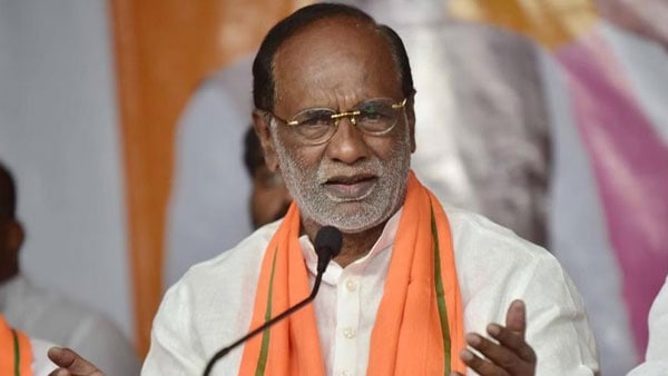 మోడీ పర్యటన నేపధ్యంలో తెలంగాణాలో రాజకీయ రగడ