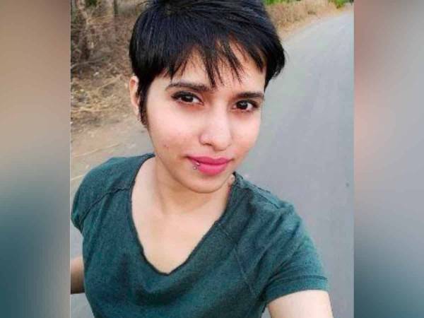 అపార్ట్ మెంట్ లో ఐదు కత్తులు సీజ్