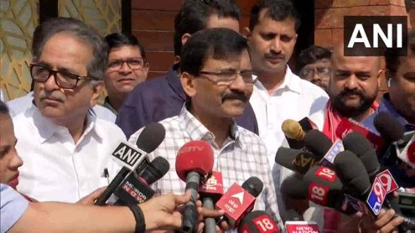 Devendra Fadnavis has taken good decisions: Sanjay Raut, i will soon meet him, PM Modi and Amit Shah Devendra Fadnavis has taken good decisions: Sanjay Raut, i will soon meet him, PM Modi and Amit Shah