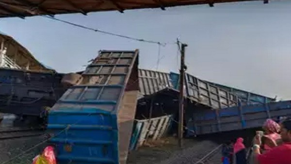 Odisha: Goods train derails at Korai Railway Station; at least 3 killed Odisha: Goods train derails at Korai Railway Station; at least 3 killed