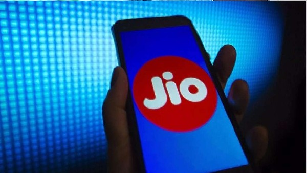 Jio users are unable to make calls, send messages across India Jio users are unable to make calls, send messages across India