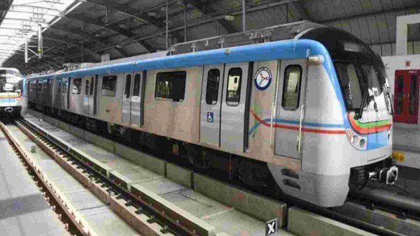 హైదరాబాద్ మెట్రో సేవలకు అంతరాయం