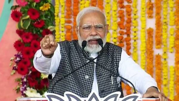 PM Modi handed over job-offer letters to 71,000 freshers in Rozgar Mela PM Modi handed over job-offer letters to 71,000 freshers in Rozgar Mela