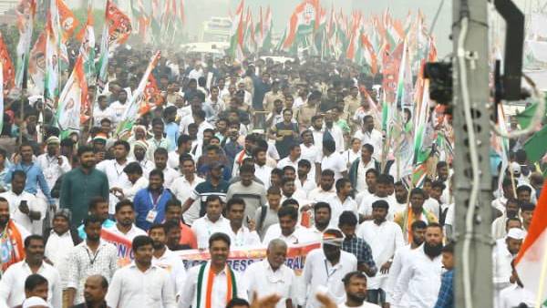 రాత్రి 7గంటలకు నెక్లెస్ రోడ్ లో ఇందిరాగాంధీ విగ్రహం దగ్గర సభ