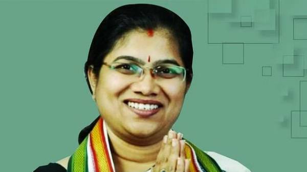 మునుగోడులో కాంగ్రెస్ పై ఫేక్ ప్రచారాన్ని తిప్పికొట్టాలని సీతక్క విజ్ఞప్తి
