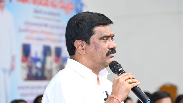 తెలంగాణా ఇవ్వొద్దని సోనియా గాంధీన్ బ్లాక్ మెయిల్ చేశారు