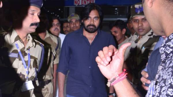 pawan kalyan arrived visakhapatnam to meet pm modi and discuss key issues pawan kalyan arrived visakhapatnam to meet pm modi and discuss key issues