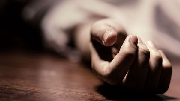 లాడ్జ్ లో శవమైన అన్నాచెల్లెలు
